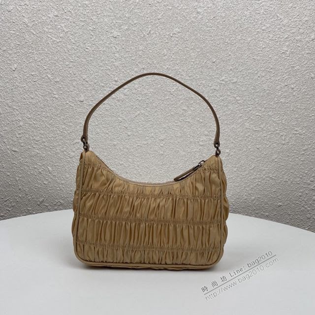 prada女包 普拉達2020專櫃最新款 1NE204 Prada nylon 皺褶Hobo手拎包 Prada復古風腋下包  pyd2301